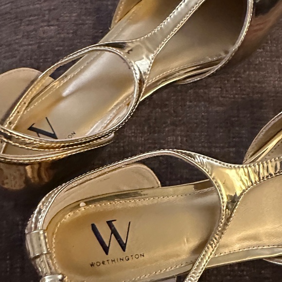 Worthington Gold Pointed Heels - Picture 9 of 10